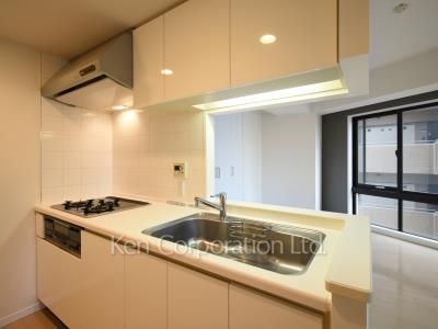 Kitchen ※Photo of the same layout on 5 floor. Decoration and fixture may differ.