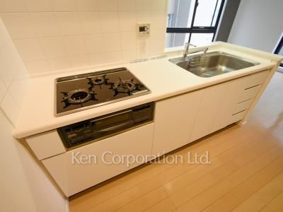 Kitchen ※Photo of the same layout on 5 floor. Decoration and fixture may differ.