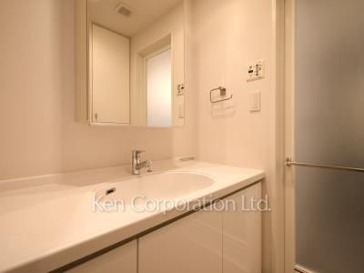 Powder Room ※Photo of the same layout on 5 floor. Decoration and fixture may differ.