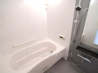 Bath ※Photo of the same layout on 5 floor. Decoration and fixture may differ.