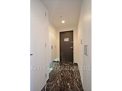 Entrance ※Photo of the same layout on 18 floor. Decoration and fixture may differ.