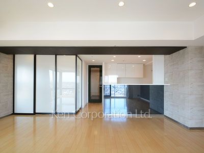 Living-Dining ※Photo of the same layout on 18 floor. Decoration and fixture may differ.