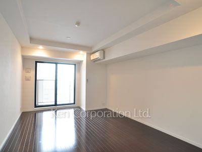 Living-Dining ※Photo of the same layout on 9 floor. Decoration and fixture may differ.