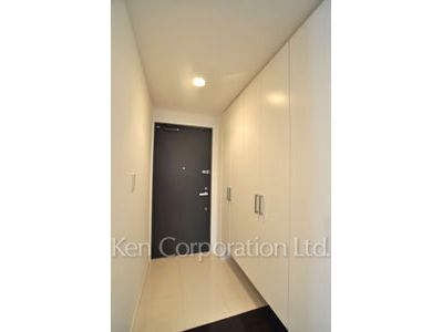Entrance ※Photo of the same layout on 9 floor. Decoration and fixture may differ.