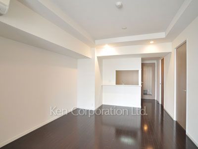 Living-Dining ※Photo of the same layout on 9 floor. Decoration and fixture may differ.