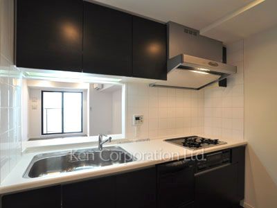 Kitchen ※Photo of the same layout on 9 floor. Decoration and fixture may differ.