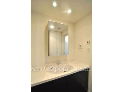 Powder Room ※Photo of the same layout on 9 floor. Decoration and fixture may differ.