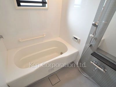 Bath ※Photo of the same layout on 9 floor. Decoration and fixture may differ.