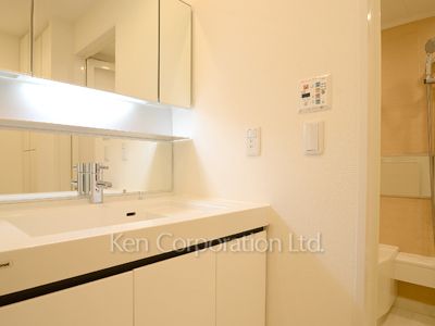 Powder Room ※Photo of the same layout on 3 floor. Decoration and fixture may differ.