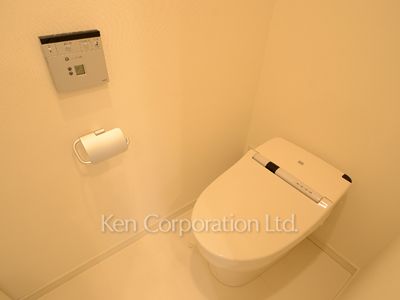 Lavatory ※Photo of the same layout on 3 floor. Decoration and fixture may differ.