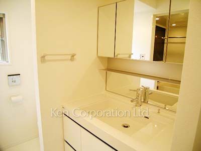 Powder Room ※Photo of the same layout on 4 floor. Decoration and fixture may differ.