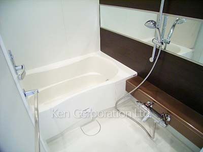 Bath ※Photo of the same layout on 4 floor. Decoration and fixture may differ.