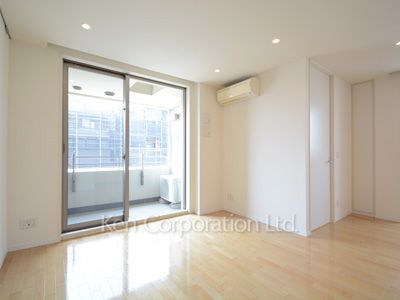 Living-Dining ※Photo of the same layout on 9 floor. Decoration and fixture may differ.