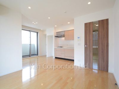 Living-Dining ※Photo of the same layout on 9 floor. Decoration and fixture may differ.