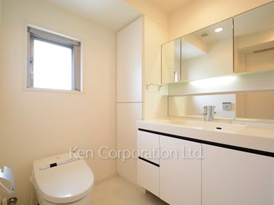 Powder Room ※Photo of the same layout on 9 floor. Decoration and fixture may differ.