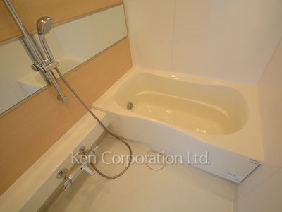 Bath ※Photo of the same layout on 9 floor. Decoration and fixture may differ.