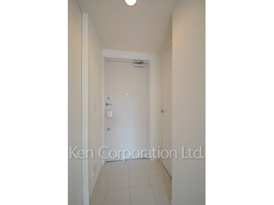 Entrance ※Photo of the same layout on 9 floor. Decoration and fixture may differ.