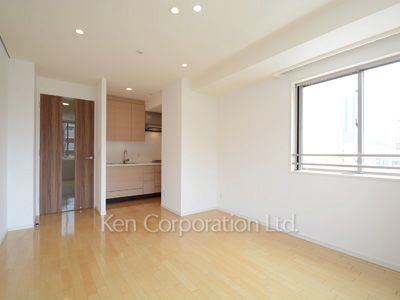 Living-Dining ※Photo of the same layout on 9 floor. Decoration and fixture may differ.