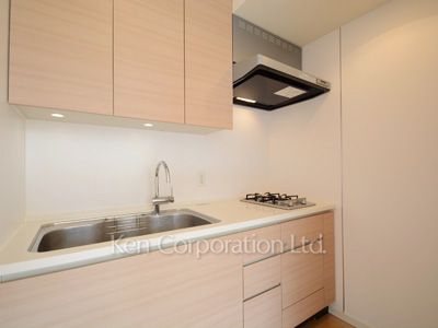 Kitchen ※Photo of the same layout on 9 floor. Decoration and fixture may differ.