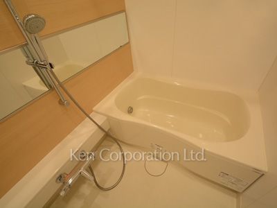 Bath ※Photo of the same layout on 9 floor. Decoration and fixture may differ.