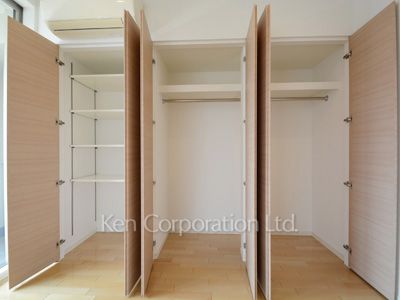 Closet ※Photo of the same layout on 9 floor. Decoration and fixture may differ.