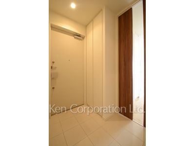 Entrance ※Photo of the same layout on 16 floor. Decoration and fixture may differ.