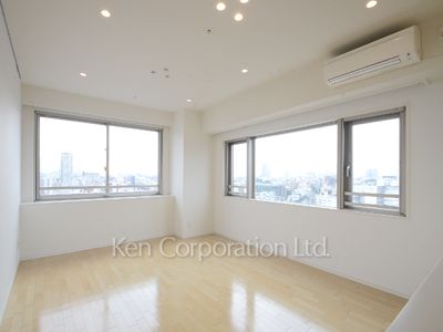 Living-Dining ※Photo of the same layout on 16 floor. Decoration and fixture may differ.