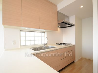 Kitchen ※Photo of the same layout on 16 floor. Decoration and fixture may differ.