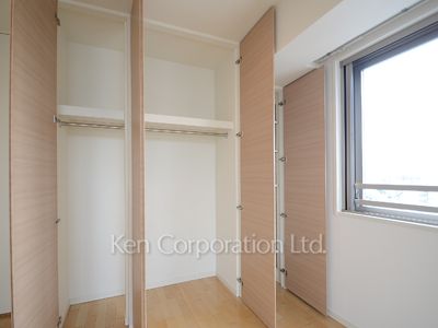 Closet ※Photo of the same layout on 16 floor. Decoration and fixture may differ.