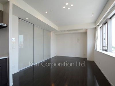 Living-Dining ※Photo of the same layout on 13 floor. Decoration and fixture may differ.