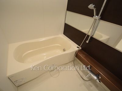 Bath ※Photo of the same layout on 13 floor. Decoration and fixture may differ.
