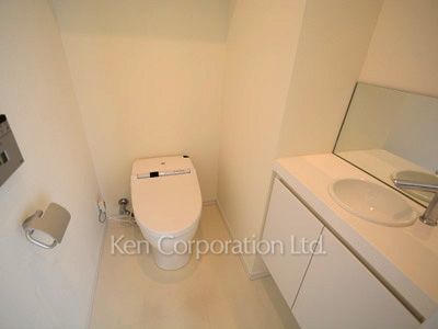 Lavatory ※Photo of the same layout on 13 floor. Decoration and fixture may differ.