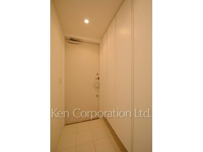 Entrance ※Photo of the same layout on 13 floor. Decoration and fixture may differ.