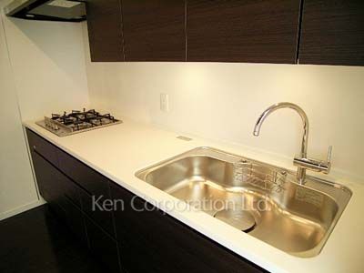 Kitchen ※Photo of the same layout on 13 floor. Decoration and fixture may differ.