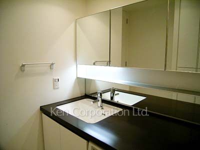 Powder Room ※Photo of the same layout on 13 floor. Decoration and fixture may differ.