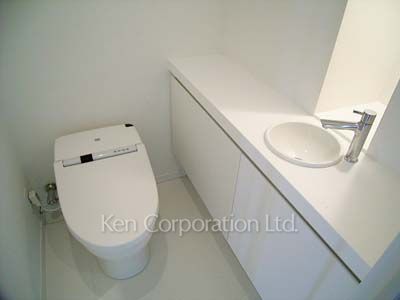 Lavatory ※Photo of the same layout on 13 floor. Decoration and fixture may differ.