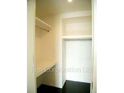 Closet ※Photo of the same layout on 13 floor. Decoration and fixture may differ.
