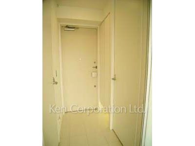 Entrance ※Photo of the same layout on 13 floor. Decoration and fixture may differ.