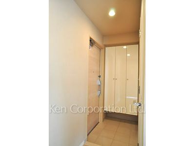 Entrance ※Photo of the same layout on 16 floor. Decoration and fixture may differ.