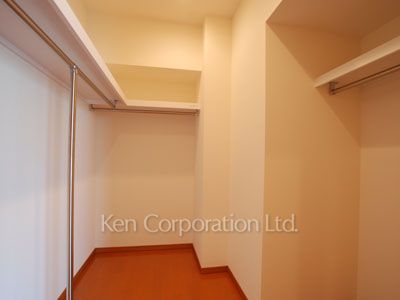 Closet ※Photo of the same layout on 14 floor. Decoration and fixture may differ.
