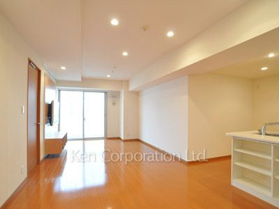 Living-Dining ※Photo of the same layout on 8 floor. Decoration and fixture may differ.