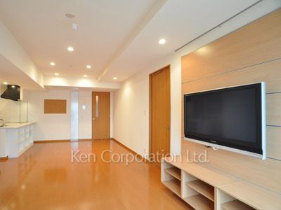 Living-Dining ※Photo of the same layout on 8 floor. Decoration and fixture may differ.