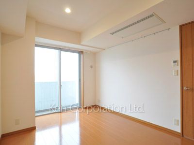 Bedroom ※Photo of the same layout on 8 floor. Decoration and fixture may differ.