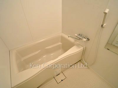Bath ※Photo of the same layout on 8 floor. Decoration and fixture may differ.