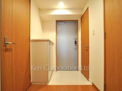 Entrance ※Photo of the same layout on 8 floor. Decoration and fixture may differ.