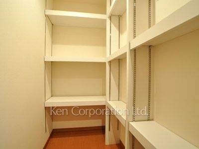 Closet ※Photo of the same layout on 7 floor. Decoration and fixture may differ.