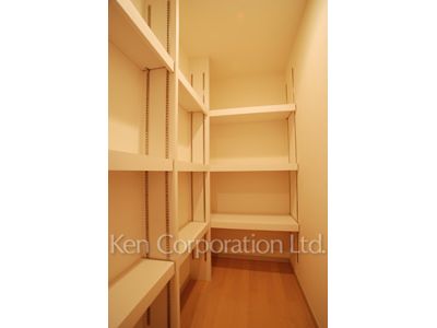 Storage ※Photo of the same layout on 19 floor. Decoration and fixture may differ.