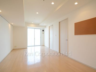 Living-Dining ※Photo of the same layout on 18 floor. Decoration and fixture may differ.