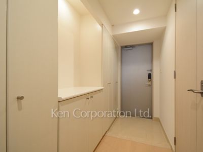 Entrance ※Photo of the same layout on 18 floor. Decoration and fixture may differ.