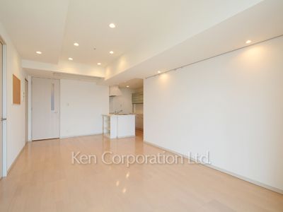 Living-Dining ※Photo of the same layout on 18 floor. Decoration and fixture may differ.